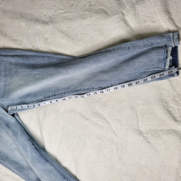 Judy Blue Boyfriend Fit Jeans. Size 27 Waist. Light Blue Distressed Denim - Picture 6 of 10